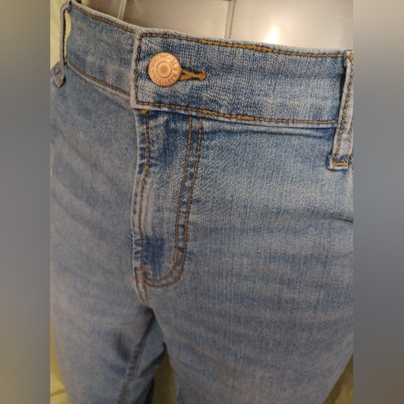 An Old Navy Light Blue Super Skinny Mid Rise Jeans - Picture 3 of 6